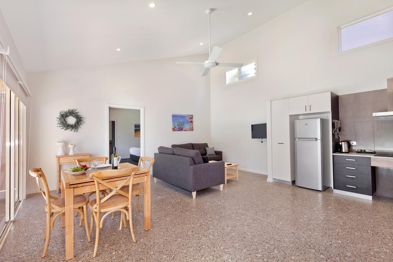 Tathra Beach House Holiday Apartments Экстерьер фото